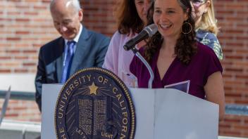 Vice Chancellor Roger Wakimoto with Public Research Awards 2022 Awardee