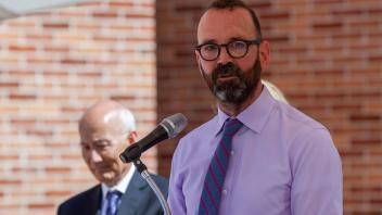 Vice Chancellor Roger Wakimoto with Public Research Awards 2022 Awardees